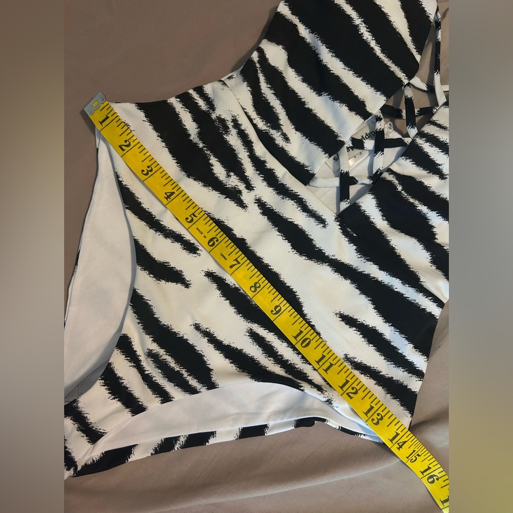 NWT Dippin’ Daisy’s One Bliss Zebra Print One Piece Bathing Suit Size S Swimwear - Picture 12 of 13